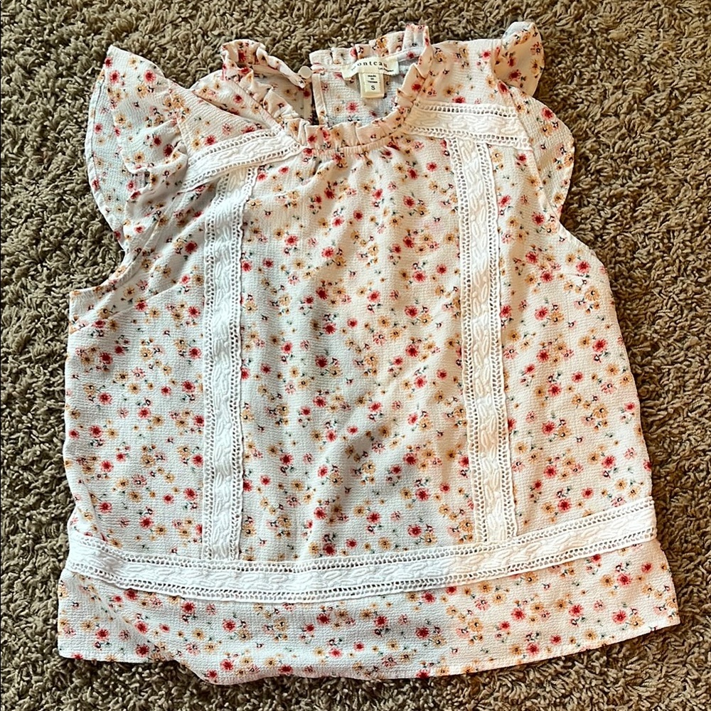 Floral Ruffle Sleeve Monteau top
